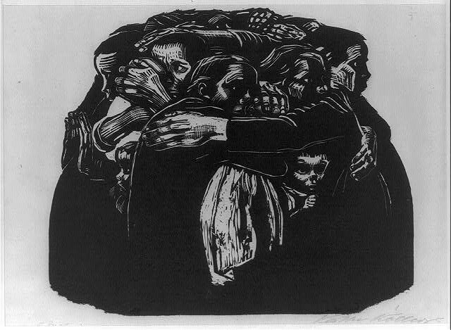 La madre con il figlio morto di Käthe Kollwitz, espressione di lutto e dolore
